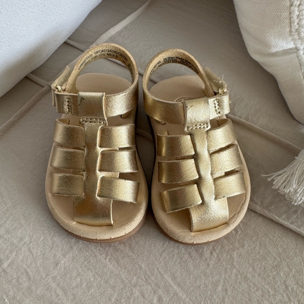 2 pairs Wonder Nation Gold and White